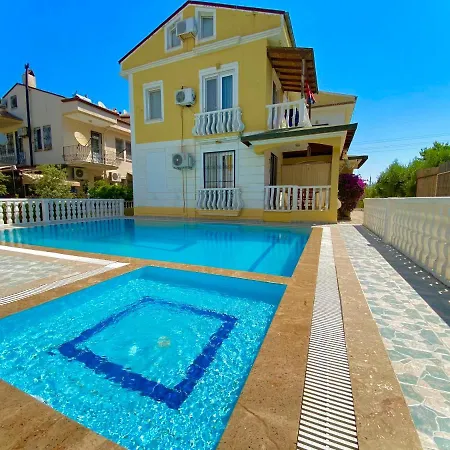 Fethiye'de Sahil Ve Sehirici Birarada... Fethiye